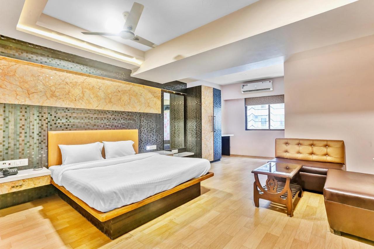 Oyo Flagship 83396 Hotel Vinyasa Residency ムンバイ エクステリア 写真